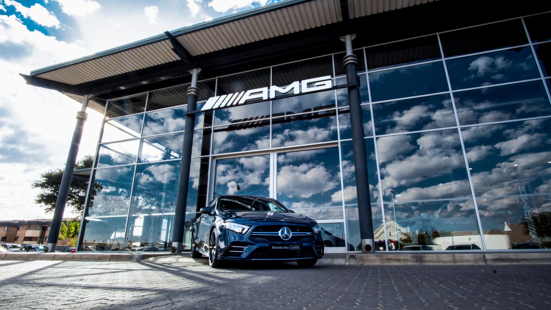 Mercedes-Benz Stock Rises Amid Positive Market Sentiment
