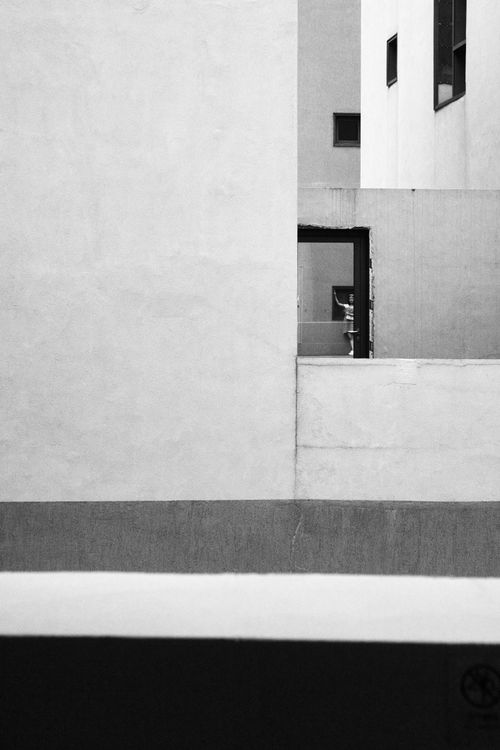 Free A minimalist black and white photo showcasing the geometric patterns of urban architecture. Stock Photo