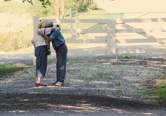 Online dating: starting a conversation on a niche platform