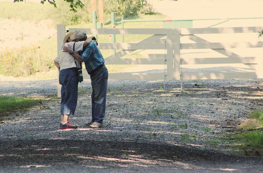 Online dating: starting a conversation on a niche platform