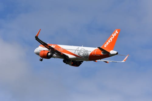 Foto profissional grátis de aeronave, céu azul, modo de transporte