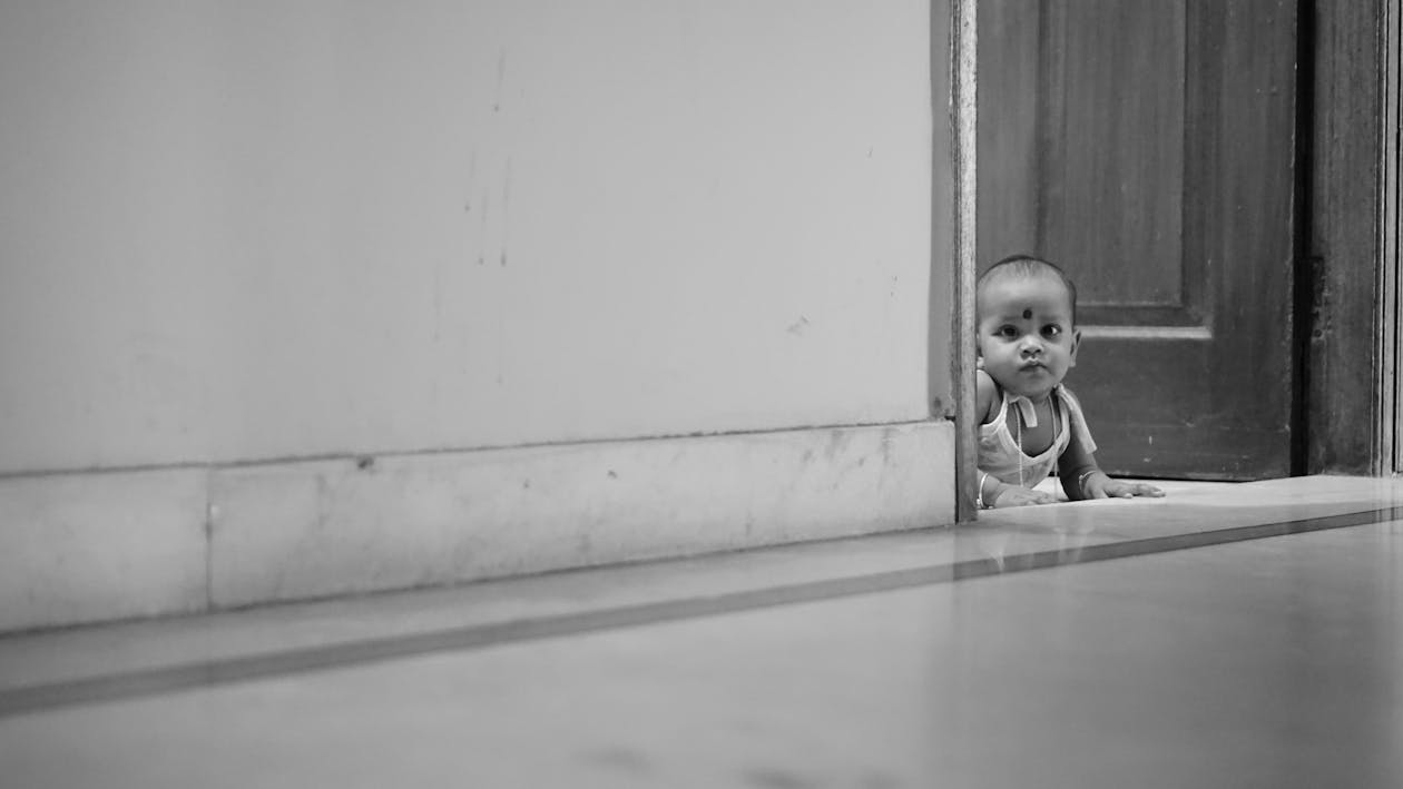 Ucretsiz Bebek Cocuk Merak Eden Stok Fotografi