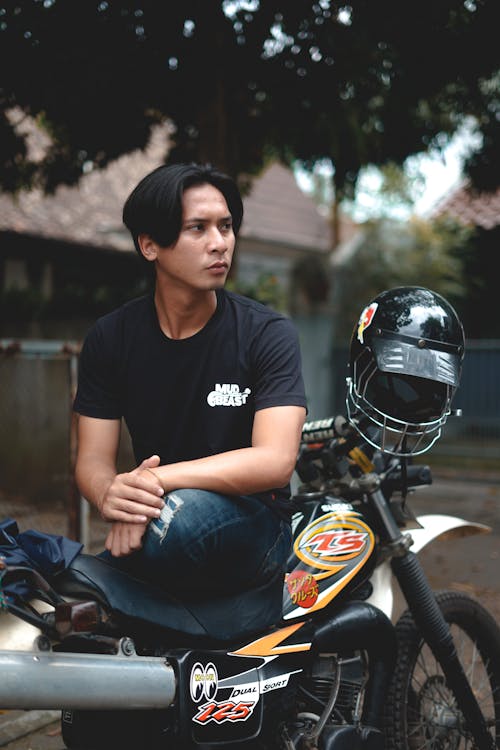 Fotobanka s bezplatnými fotkami na tému Ázijčan, cyklista, motocykel