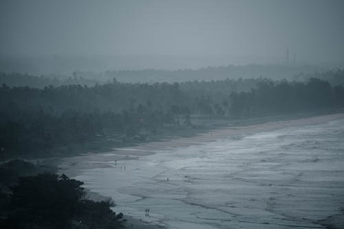 Fotobanka s bezplatnými fotkami na tému foggy krajina, morské vlny, náladový