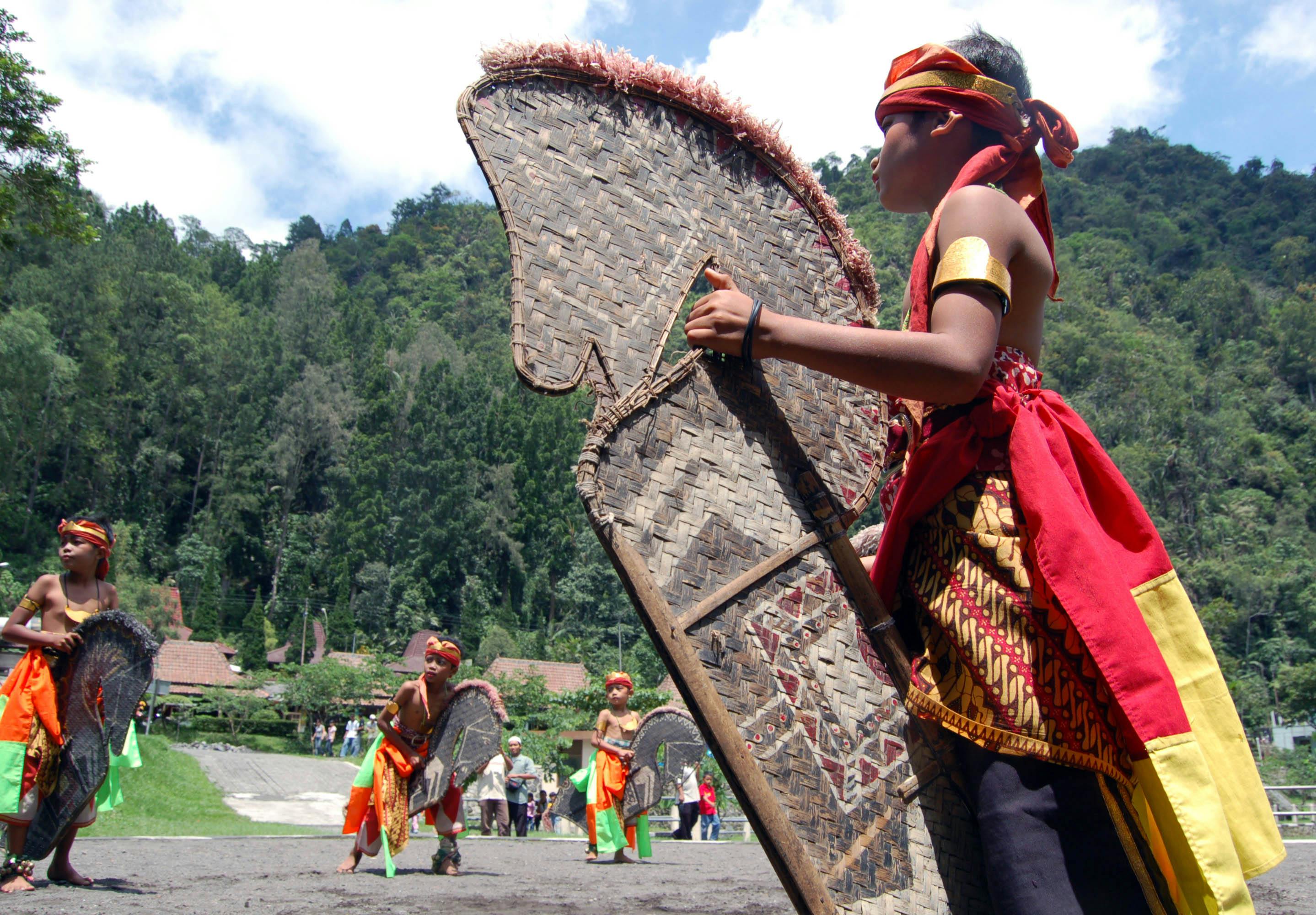 pexels-photo-90699.jpeg?cs=srgb&dl=kunst-tanzen-kind-90699.jpg&fm=jpg