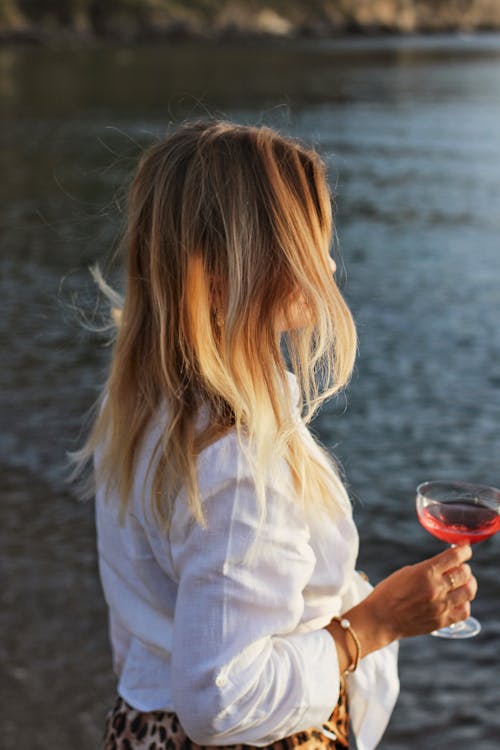 Gratis stockfoto met armband, blondine, glas wijn