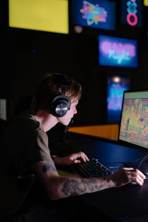 Free A Man Playing a Video Game in a Computer Stock Photo