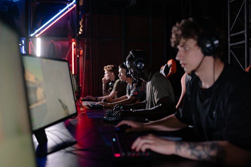 A Team Playing Computer Games 