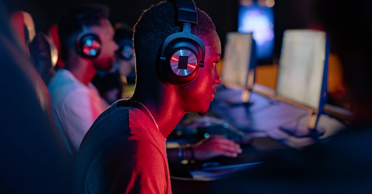 Men in a Computer Shop · Free Stock Photo