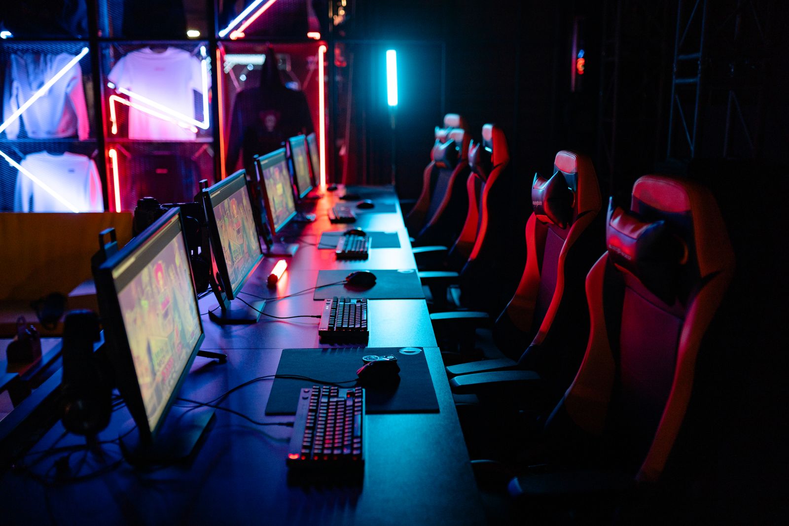 NexFrag competitive gaming setup