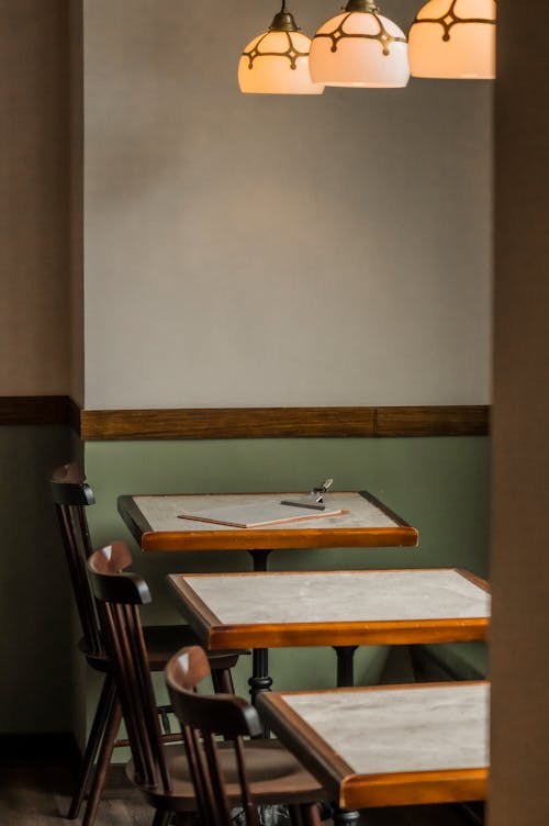 Základová fotografie zdarma na téma křesla, prázdný, stoly