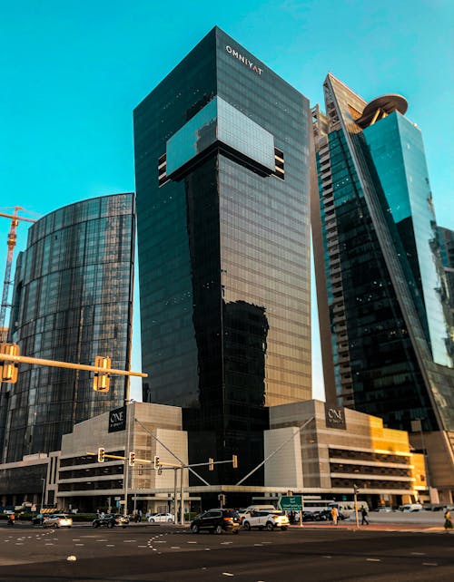 Foto profissional grátis de arranha-céus, centro da cidade, céu azul