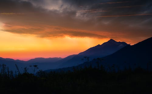 Kostenloses Stock Foto zu berge, dämmerung, landschaftlich