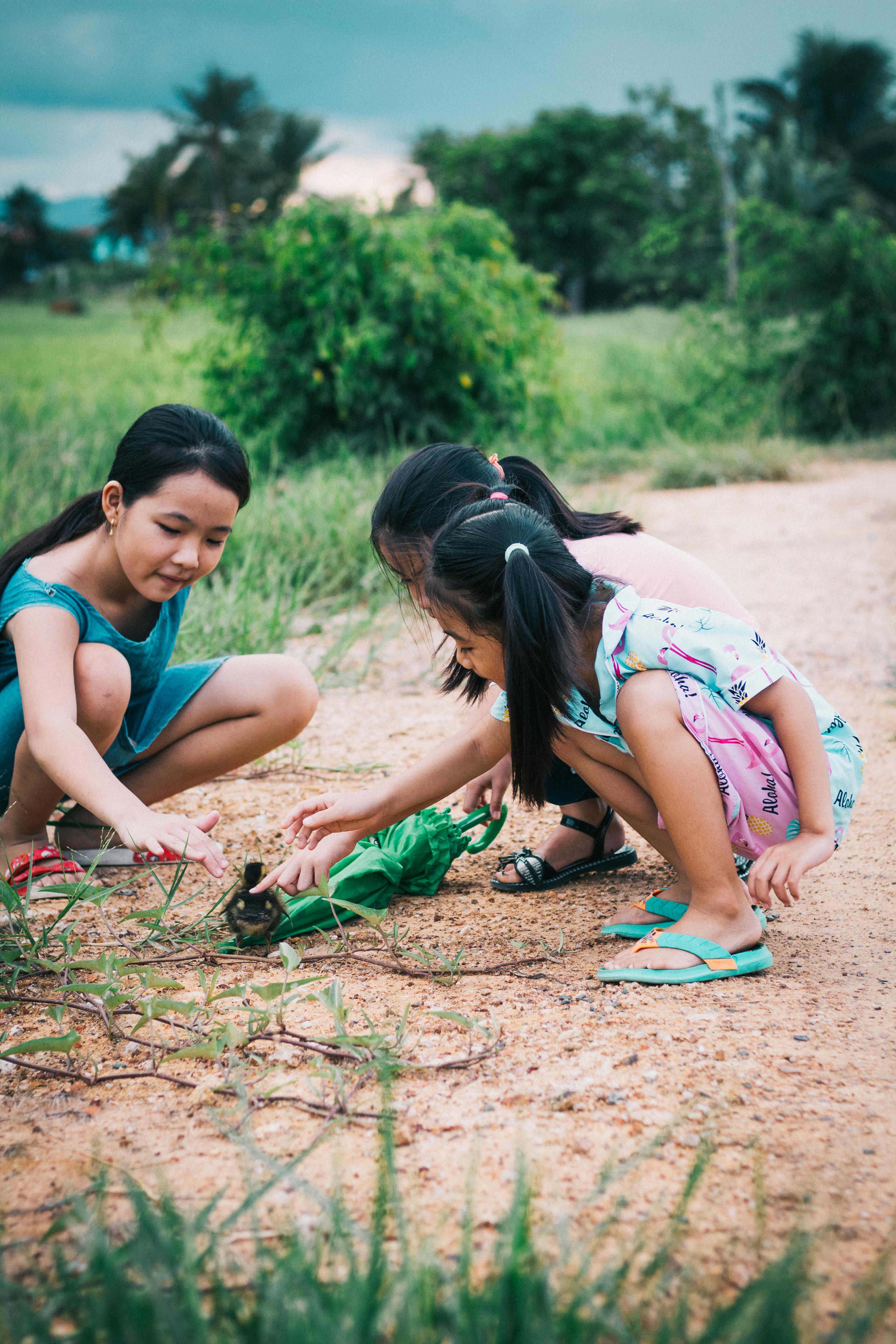 TWO GIRLS PLAY SONS OF THE FOREST