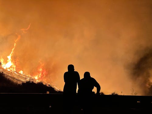 Kostenloses Stock Foto zu flamme, gefährlich, menschen