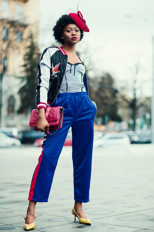 Free Fashionable woman posing in vibrant outfit on a city street, exuding confidence and style. Stock Photo