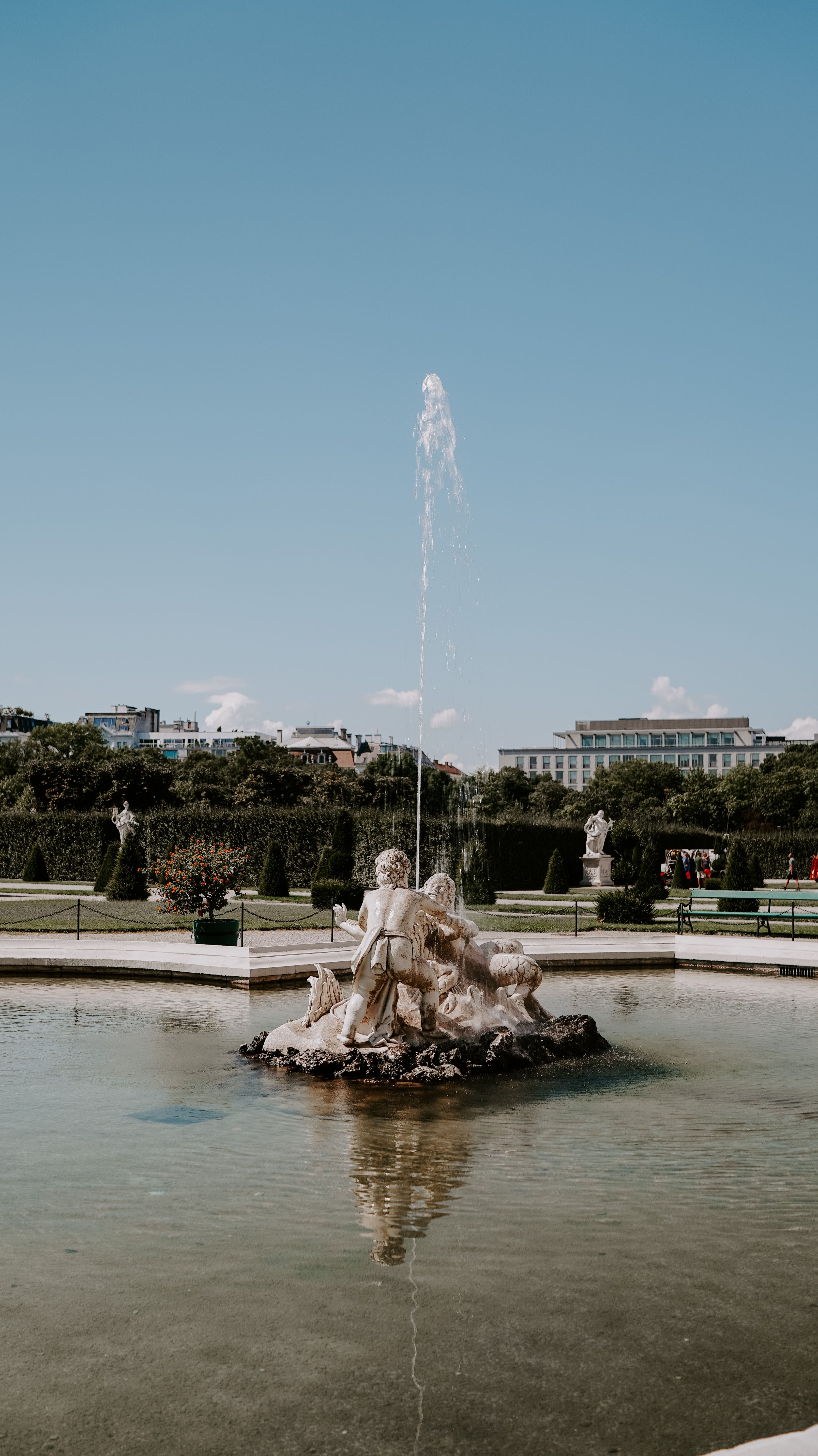 Water Fountain in the Middle of the Park · Free Stock Photo