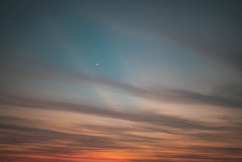 Gratis Fotos de stock gratuitas de cielo de la tarde, cielo hermoso, Luna creciente Foto de stock