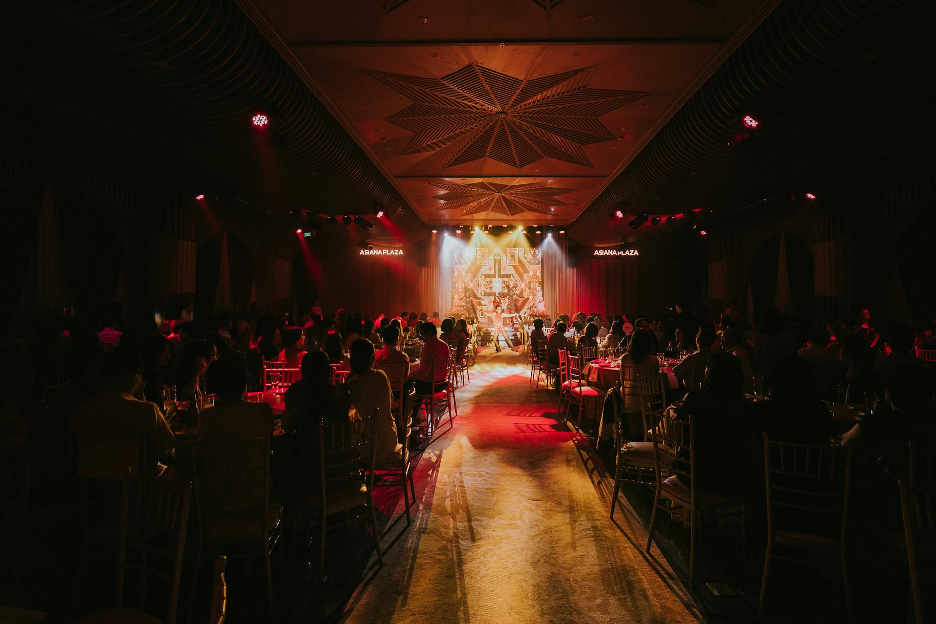 Experience a lively nightlife scene at Asiana Plaza in Ho Chi Minh City with this spectacular performance.