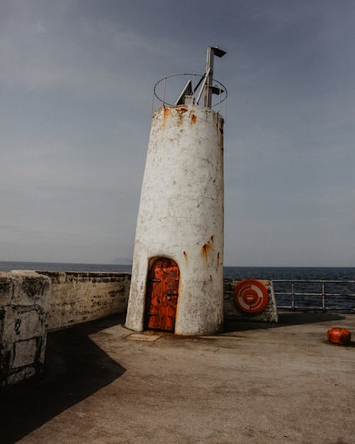 Darmowe zdjęcie z galerii z latarnia morska, na dworze, niszczejący