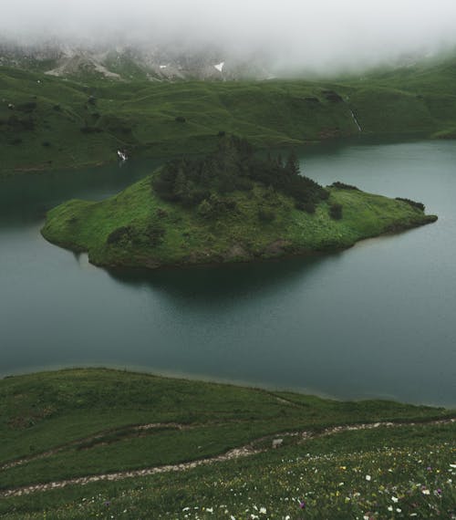 Ingyenes stockfotó drónfelvétel, hegyi tó, légi fotózás témában