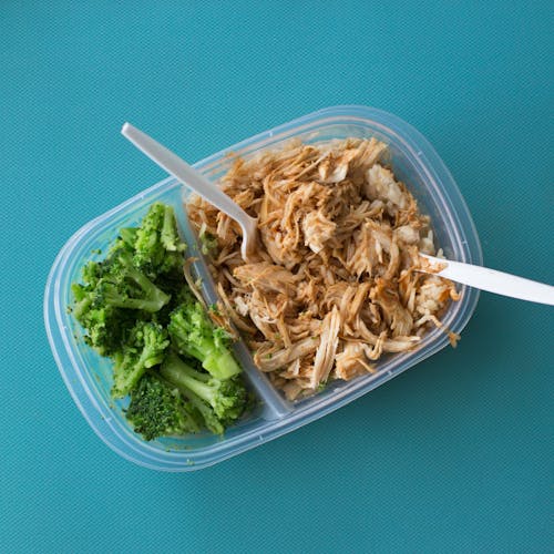 Free Thunfischsalat Auf Transparentem Lunchpaket Stock Photo