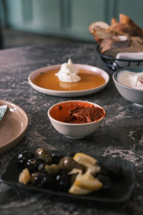 Free A gourmet platter featuring various dips, olives, and artisanal bread, ideal for culinary presentations. Stock Photo