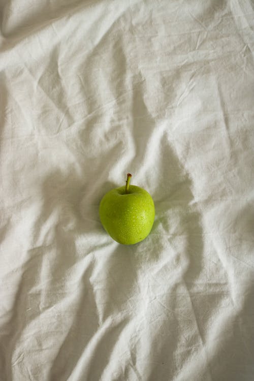Free Green Apple on White Cloth Stock Photo