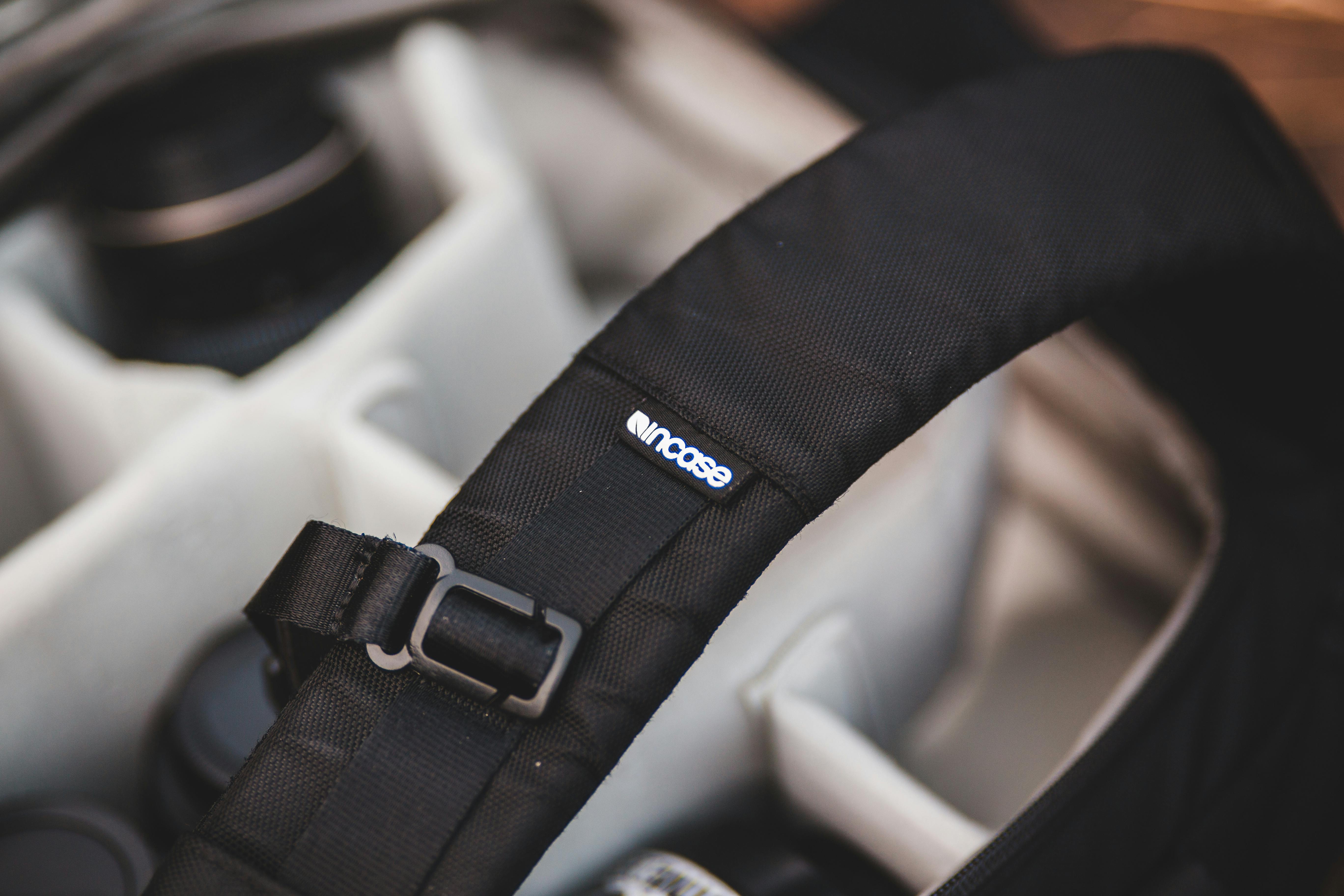 gear reviews reviews gear tech — Photo by Erik Mclean on Pexels