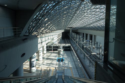 Bezpłatne Darmowe zdjęcie z galerii z dworzec kolejowy, jasny, nowoczesna architektura Zdjęcie z galerii