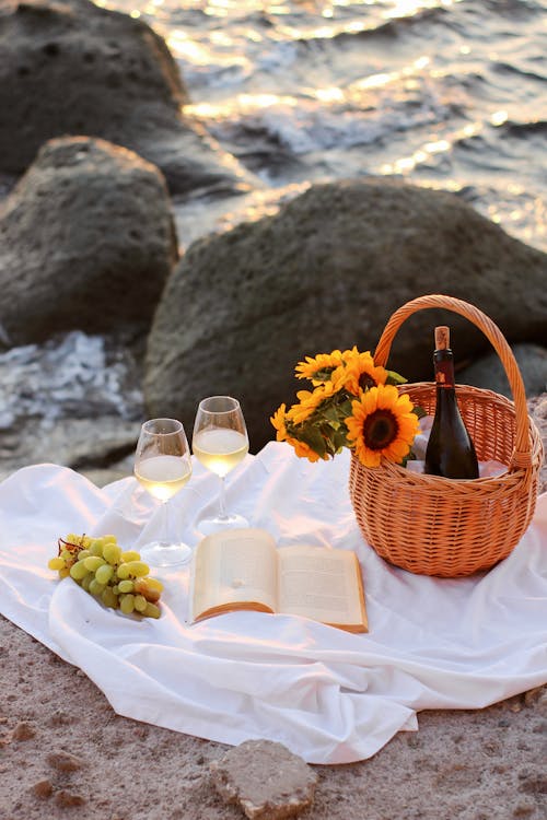 Foto profissional grátis de bebidas, cesta de piquenique, frasco