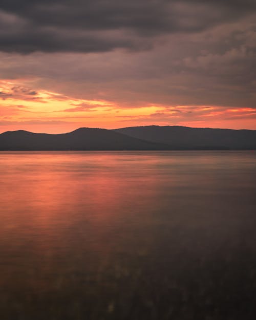 Foto stok gratis air, awan, danau pantai