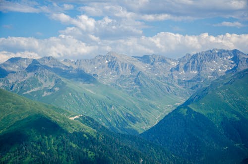 Ücretsiz bulutlar, dağ silsilesi, dağlar içeren Ücretsiz stok fotoğraf Stok Fotoğraflar