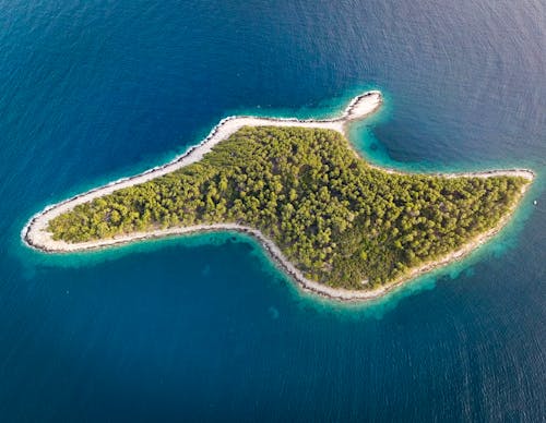 Free Island Surrounded With Water  Stock Photo
