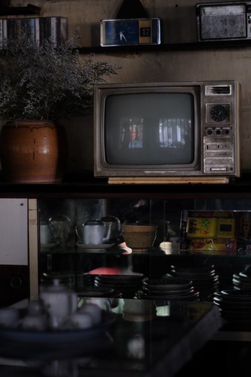Free Retro CRT TV with vintage decor in a cozy home interior, invoking nostalgia. Stock Photo