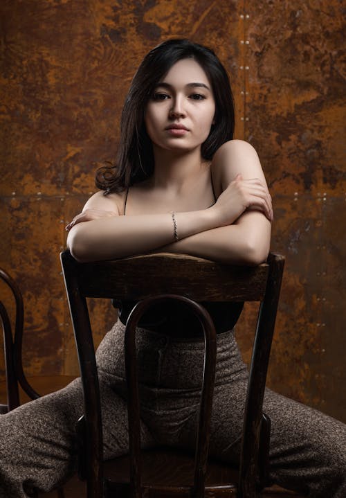 Gratis lagerfoto af asiatisk kvinde, indendørs, lodret