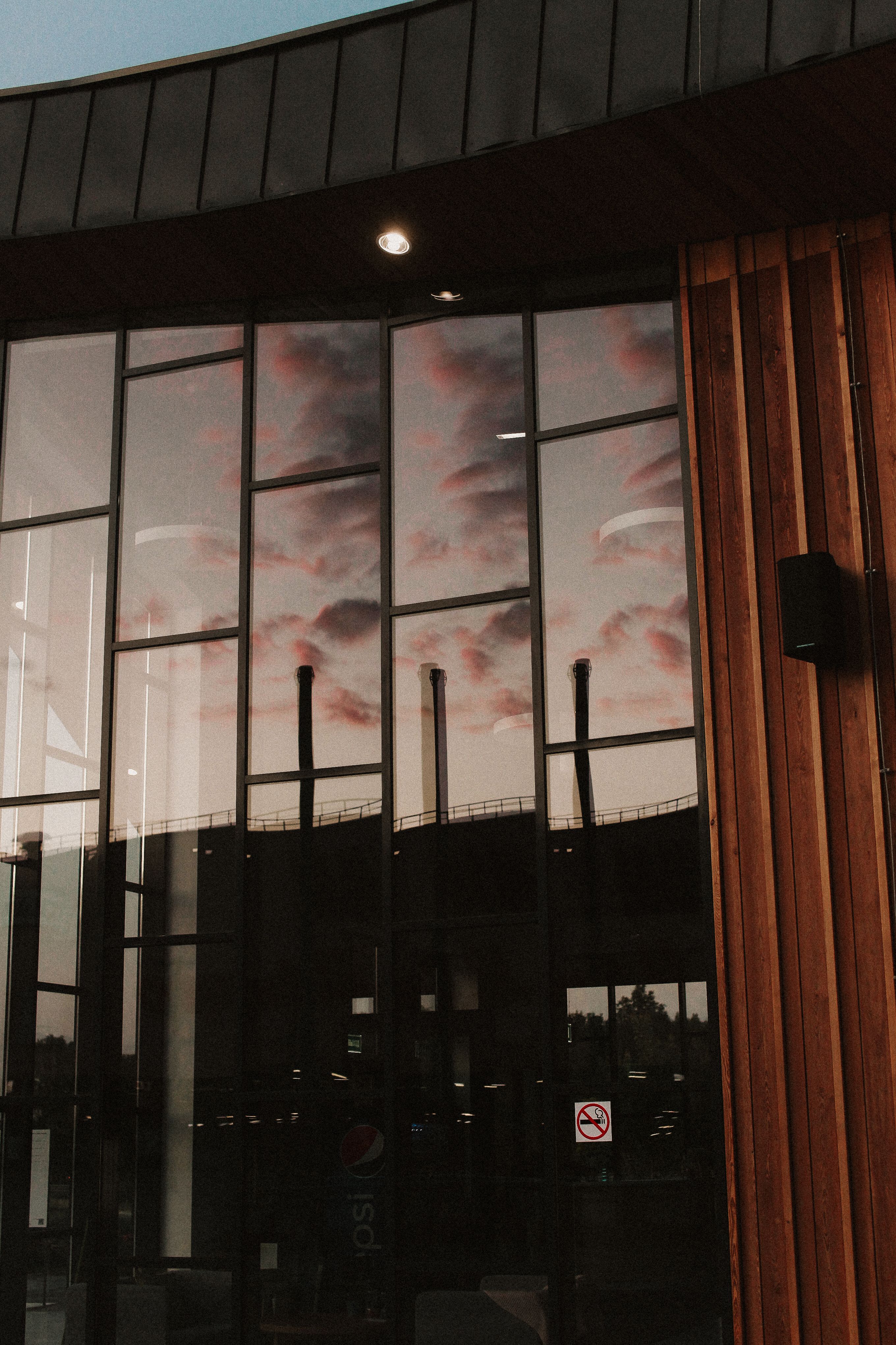 Reflection on the Glass Panel · Free Stock Photo