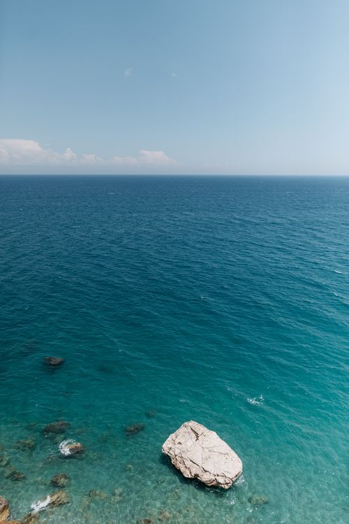 Free Serene ocean view with clear blue water and sky. Peaceful and vast seascape. Stock Photo