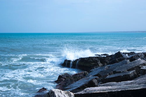 無料 ブラックロック自然層海の正面 写真素材