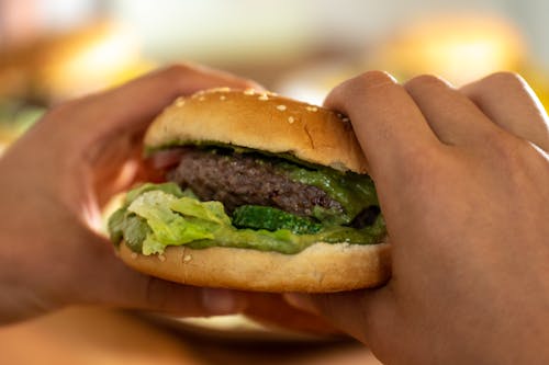 Kostnadsfri bild av bullar, burger, håller