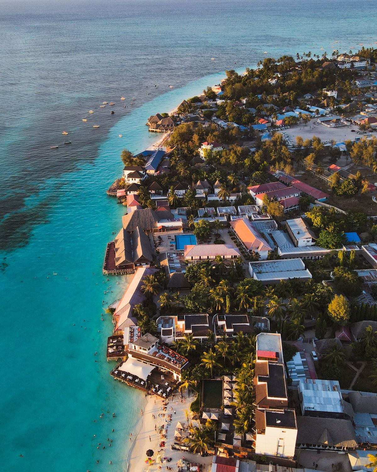 Unde te cazezi în Zanzibar - Nungwi - vedere aeriană cu plaja și apa turcoaz