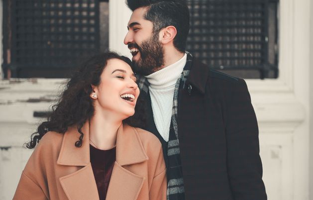 Online dating: starting a conversation on a niche platform