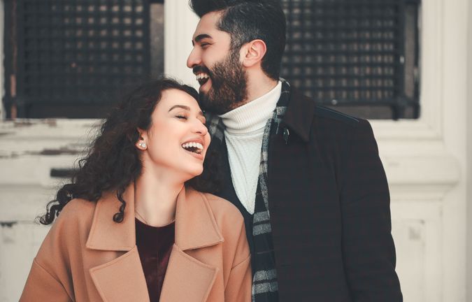 Online dating: starting a conversation on a niche platform