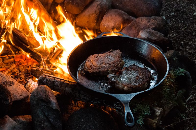 Campfire pan for outdoor cooking