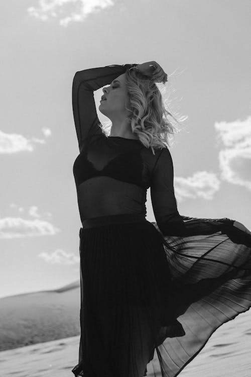 검정 드레스, 그레이스케일, 모델의 무료 스톡 사진