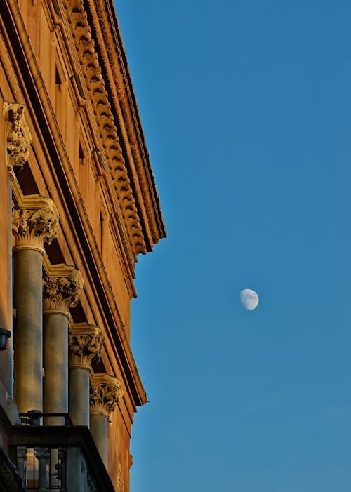 Free Brown Concrete Building Under the Blue Sky Stock Photo