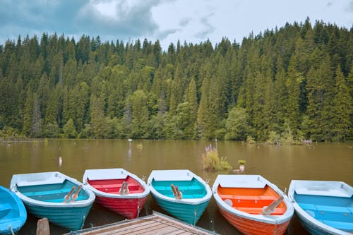 Free Blue and Red Boat on Lake Stock Photo