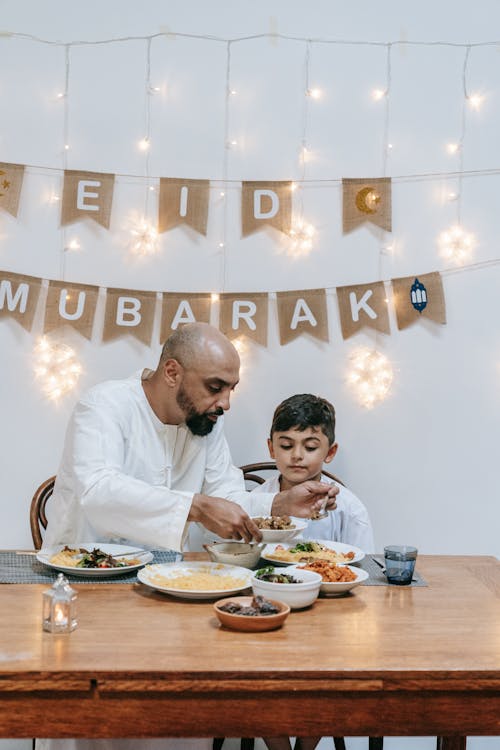 Fotobanka s bezplatnými fotkami na tému dieťa, eid mubarak, jedenie