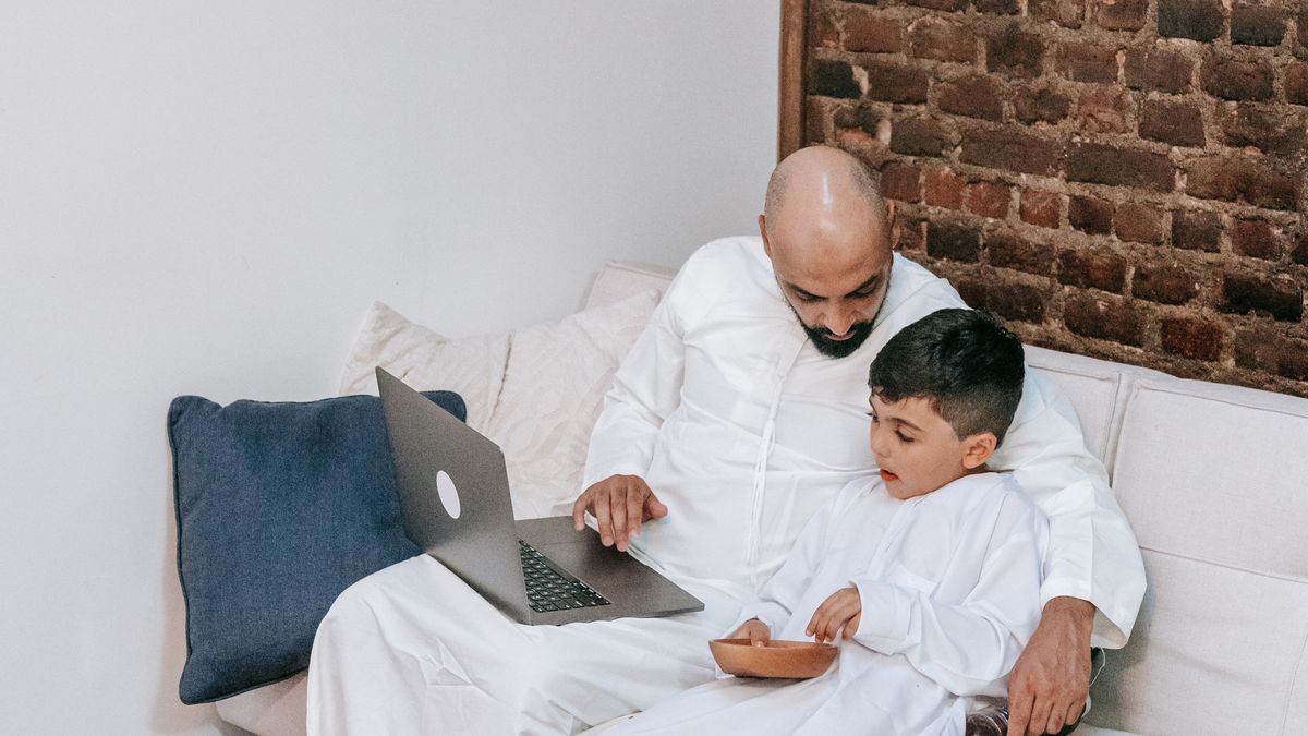 Online Quran Classes in the USA: Time Zones, Costs and Tips