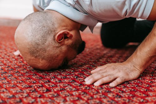 Free A Man Praying on the Floor Stock Photo